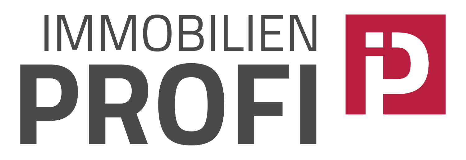 Offizielles farbiges Logo von Immobilien Profi. Das Design zeigt den zweizeiligen, dunkelgrauen Schriftzug 'IMMOBILIEN PROFI' auf hellgrauem Hintergrund, rechts ergänzt durch ein markantes rotes Quadrat mit den weißen, stilisierten Initialen 'iP'. Dieses Logo repräsentiert das renommierte Fachmagazin und Experten-Netzwerk für professionelle Immobilienmakler, Immobilienberater und Dienstleister der Immobilienbranche und eignet sich ideal als vertrauensbildendes Siegel für Makler-Websites.